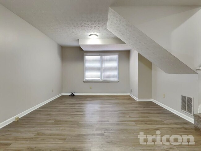 Foto del edificio - 2479 Hewatt Rd