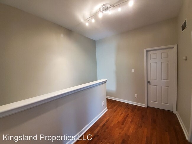 Building Photo - 3867 Botanical Ave