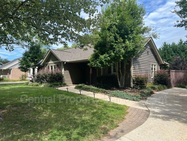 Building Photo - 203 Walker Way