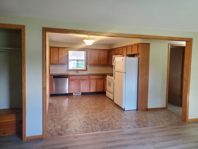 Ktichen and dining area - 3112 Brumbaugh St NW
