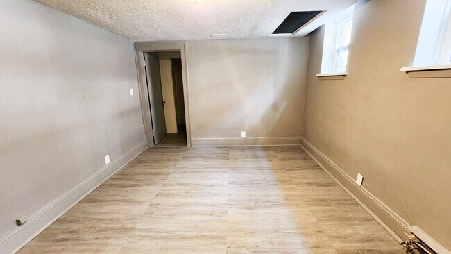 Foto del edificio - 13309 S Woodland Rd