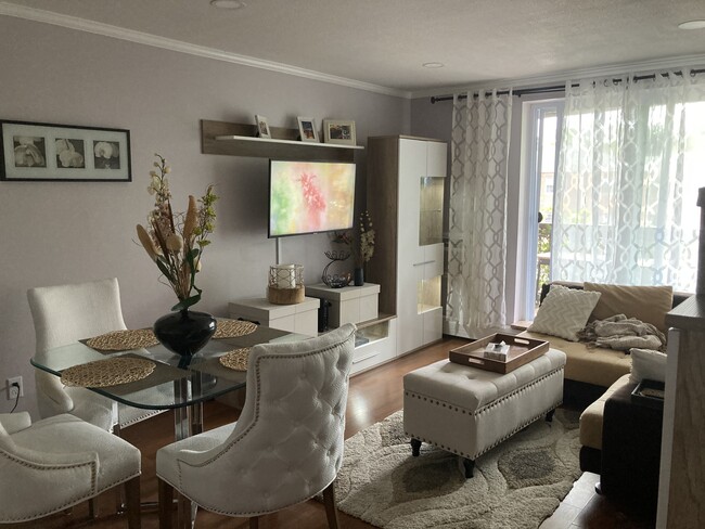 Building Photo - 142 Kenrick St