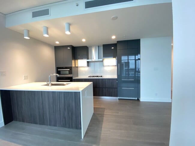 Building Photo - 6511 Sussex Av