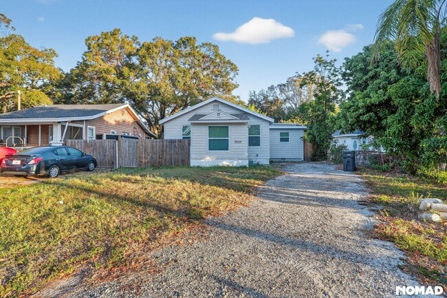 Foto del edificio - 3227 70th Ave N