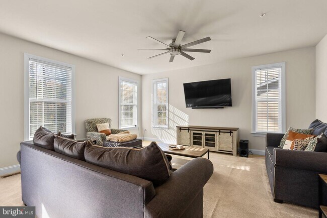 Foto del edificio - 6775 McCormick Dr