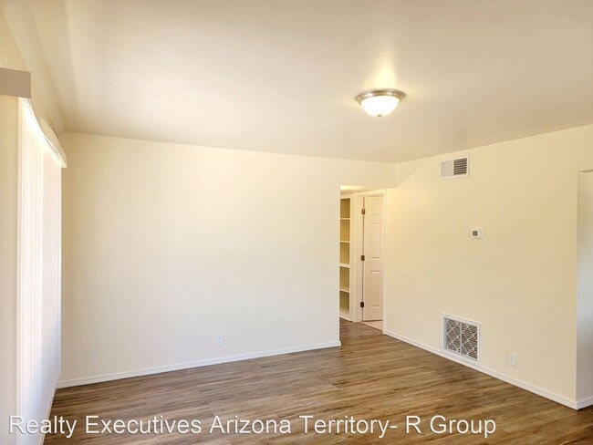 Building Photo - 2 br, 1 bath House - 2518 E Cameron Vista