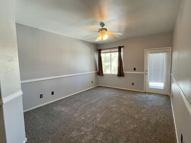 Foto del edificio - 3 Bedroom Condo located off of Warm Springs and South Durango!!! Southwest Location!