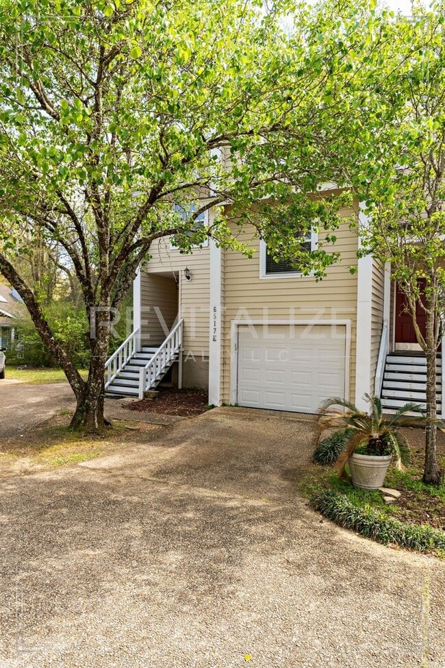 Building Photo - **COMING SOON** Stunning 2 Bedroom/2.5 Bat...
