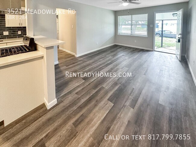 Building Photo - 3521 Meadowlake Rd