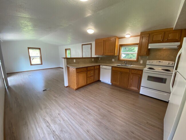 Building Photo - 561 E Colonel Wright Rd