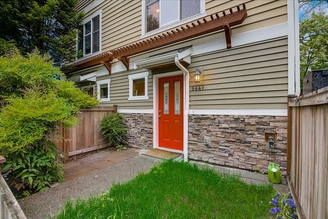Building Photo - 844 NE 66th St