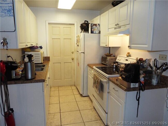 Foto del edificio - 898 NE 39th St
