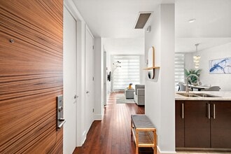 Building Photo - 859 Rue de la Commune E