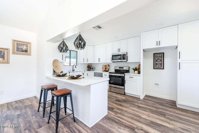 Foto del edificio - 1424 E Hudson Dr