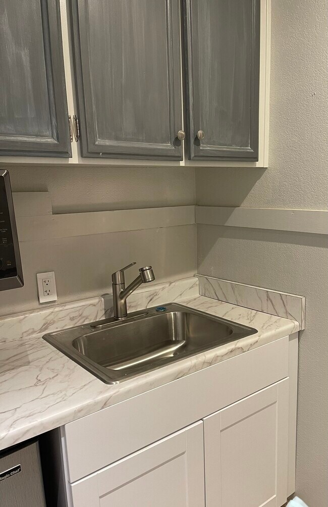 Full size sink with disposal - 2939 Ascot Dr