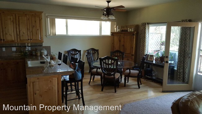 Foto del edificio - 24978 Crest Forest Dr