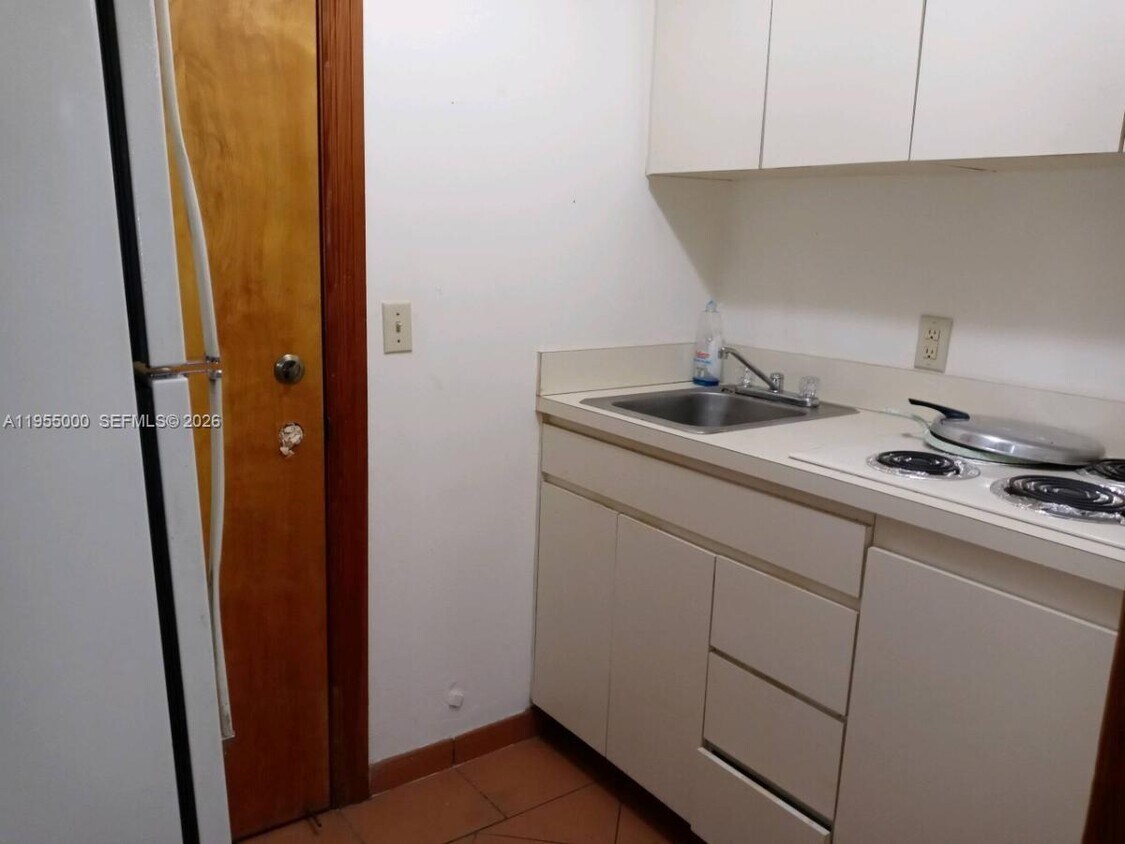 Foto del edificio - 3127 Coral Way