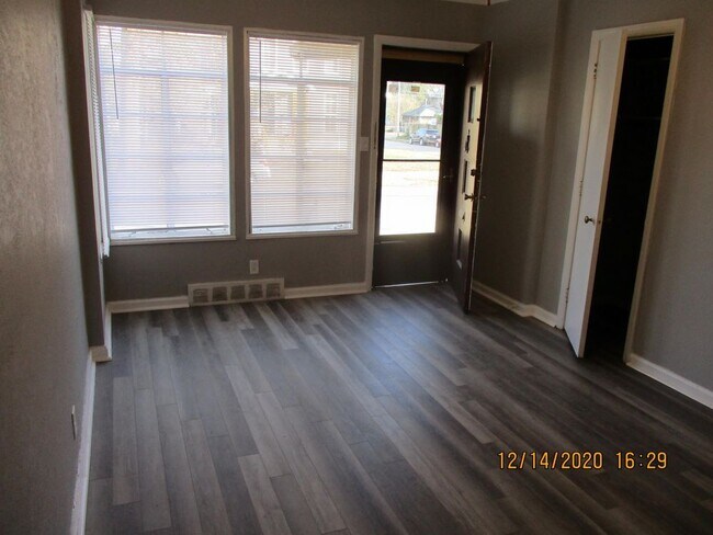 Building Photo - 727 South 6th Street