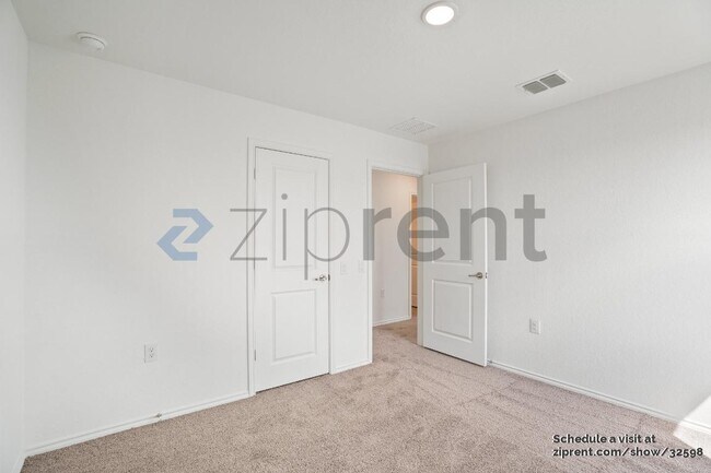 Foto del edificio - 3910 Poteet Pl