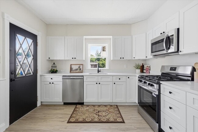 Building Photo - 315 2nd St