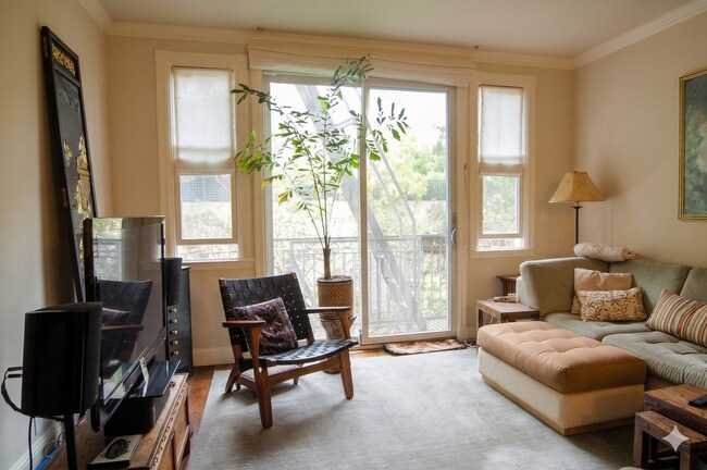 Foto del edificio - Cozy and spacious 3br condo in Presidio Heights