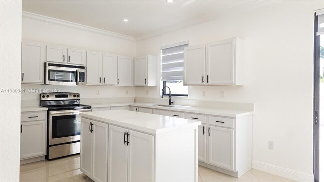 Building Photo - 3530 W 88th St