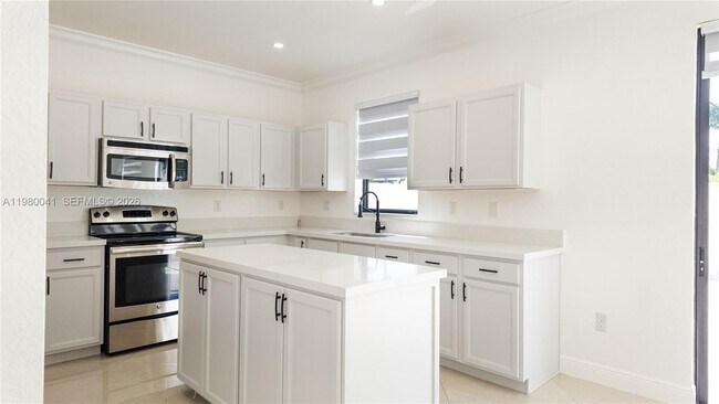 Foto del edificio - 3530 W 88th St