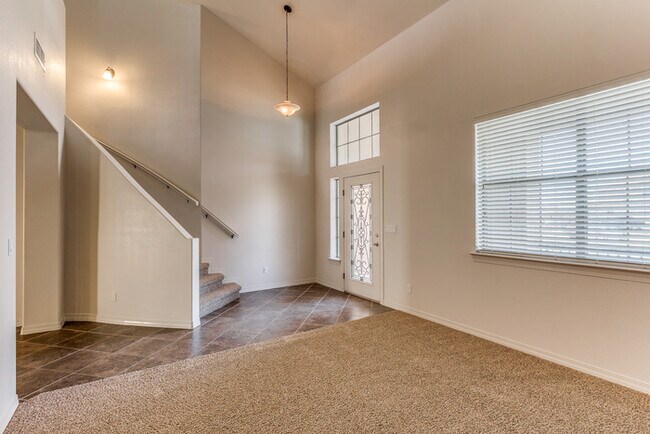 Building Photo - Beautiful 5 Bedroom Eastside Home with Ref...