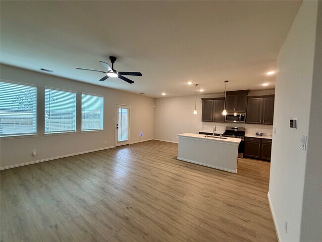 Foto del edificio - 27970 Western Crk Ct