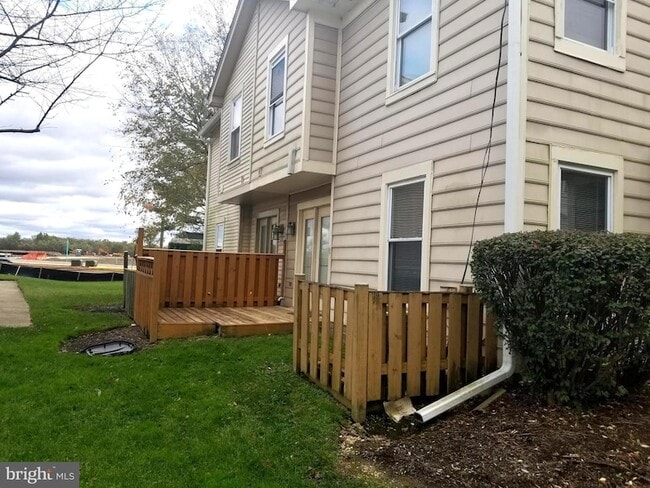 Building Photo - 9323 Player Dr