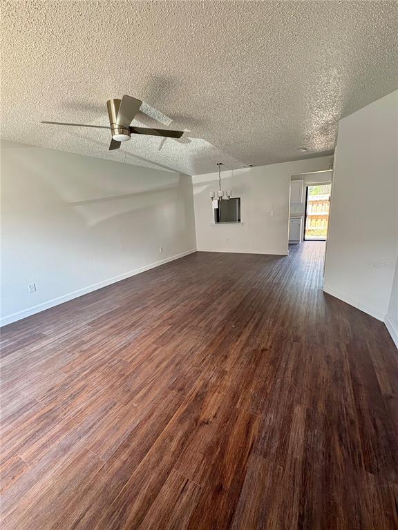 Foto del edificio - 1732 Hidden Creek Blvd