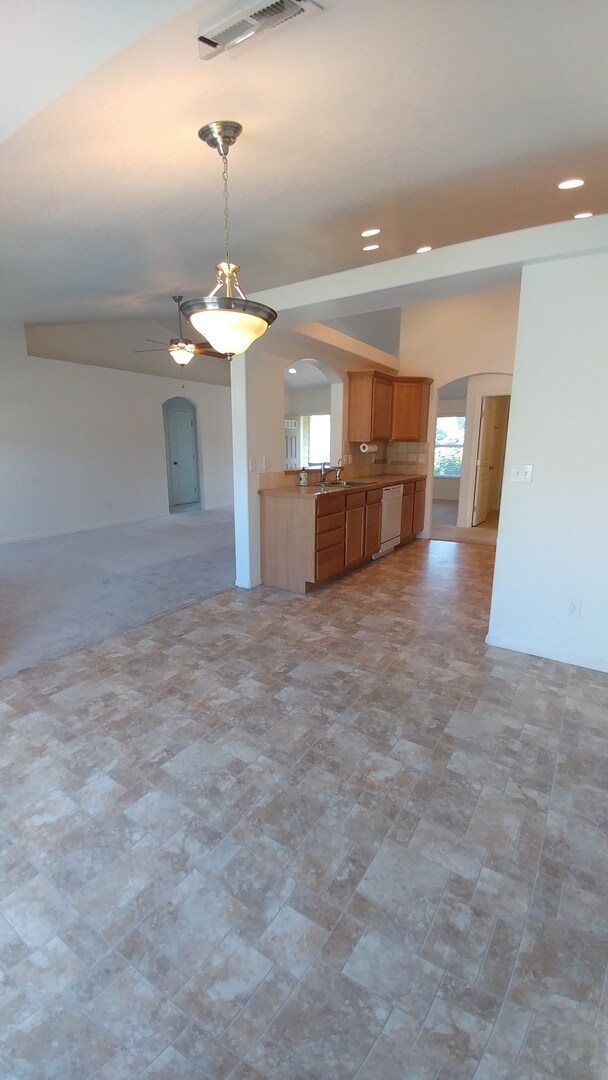 Building Photo - West Richland Rental in Wiley School District