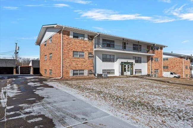 Building Photo - 111 S Elder Ln