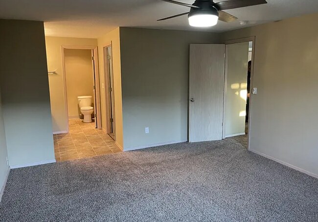 Foto del edificio - Charming One-Level Ranch in Peaceful Battl...