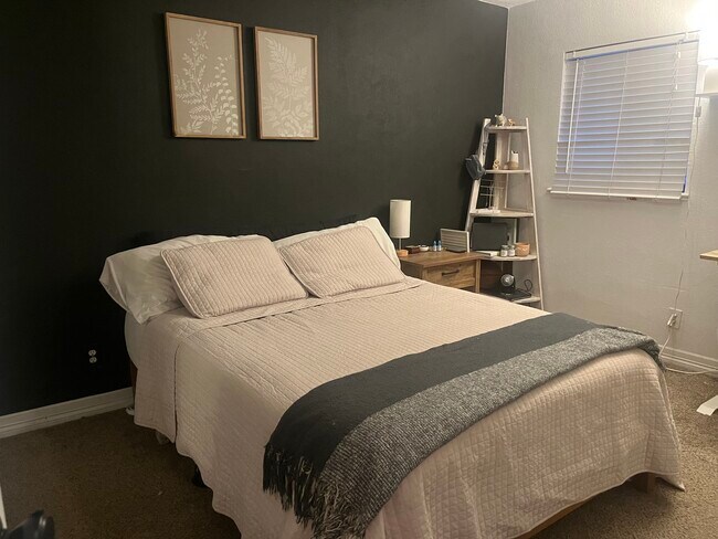 Foto del edificio - 3327 Eliot St