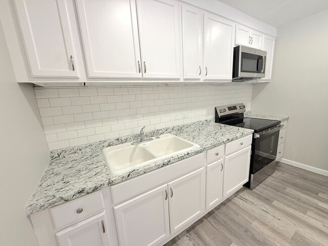 Building Photo - Cute Two Bedroom Home