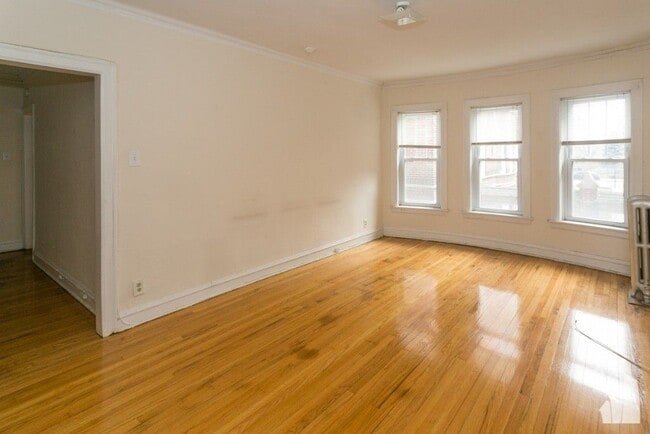 Building Photo - 5208 N Damen Ave