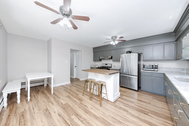 Building Photo - 409 S Hamilton St