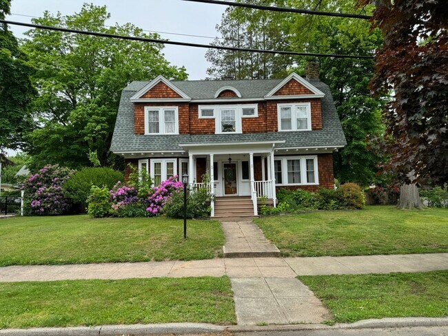 Foto del edificio - 98 Alden Ave