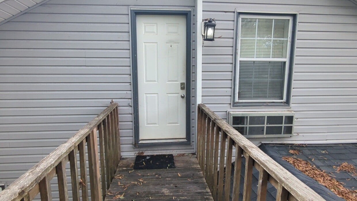 Primary Photo - 310 Blackburn St