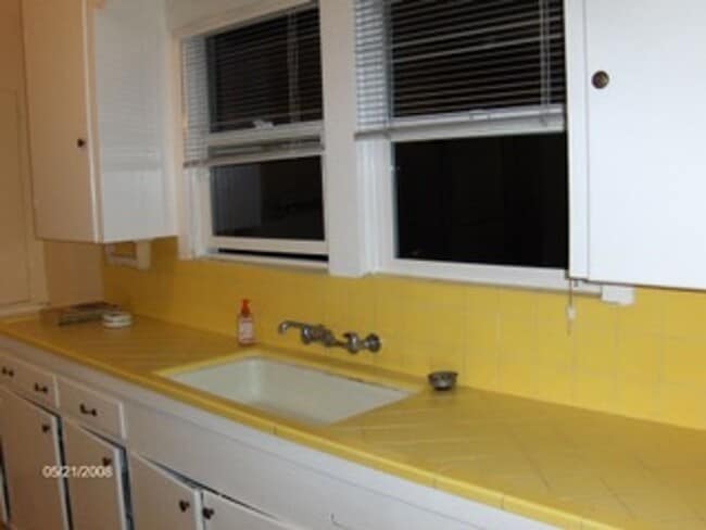Building Photo - Charming 1-Bedroom Flat near the Historic ...