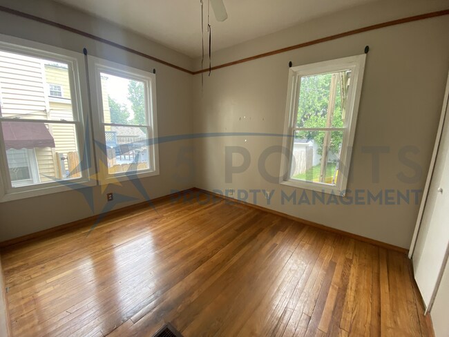 Building Photo - 1299 Lakeland Ave
