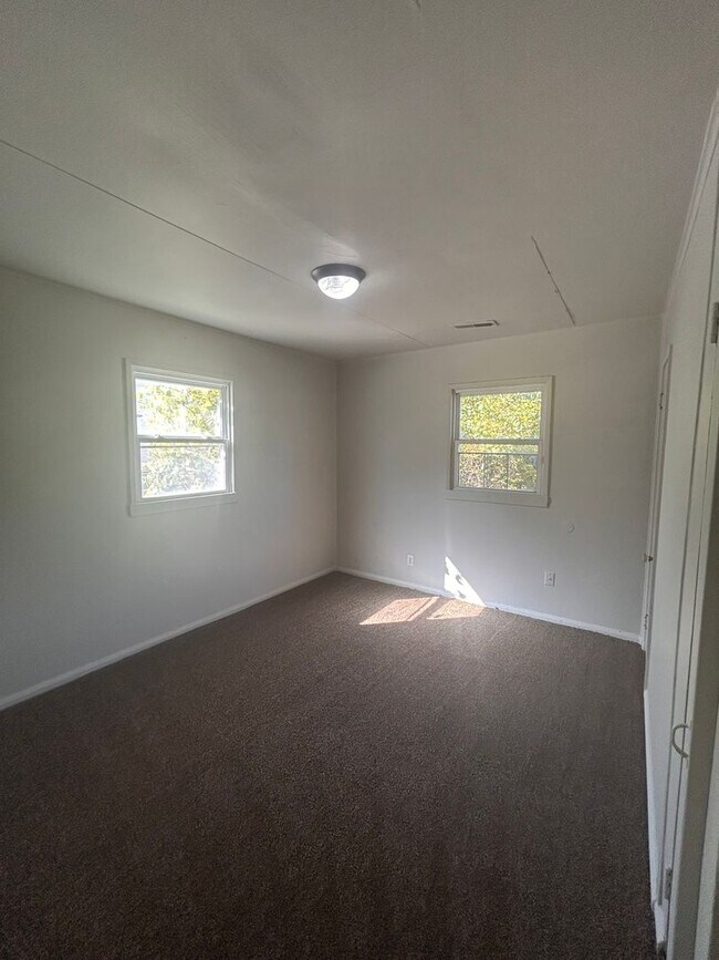 Foto del edificio - 5202 Bowser Ave