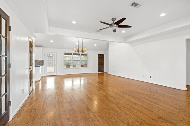 Foto del edificio - 1526 Adkins Rd