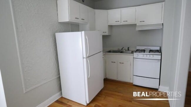 Building Photo - 0 bedroom in CHICAGO IL 60610