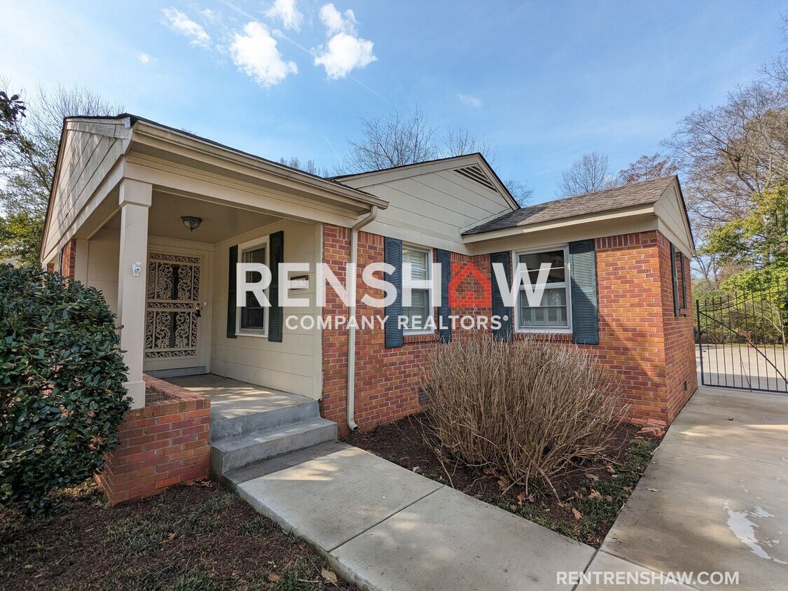 Primary Photo - Luxury - 3 Bed / 2 bath Property - Normand...