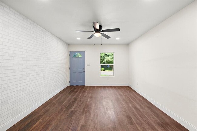 Building Photo - 1723 Esperanza St