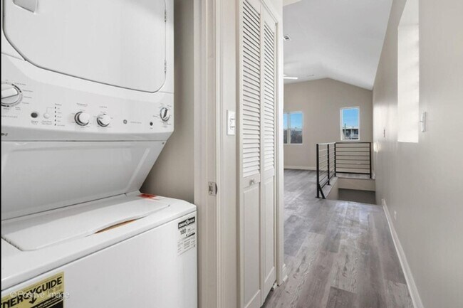 Foto del edificio - 2855 W Arthington St