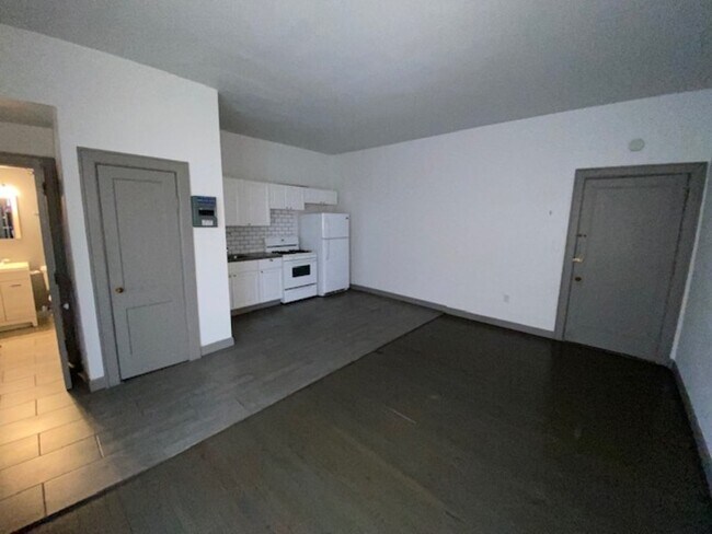 Building Photo - 571 E Rich St