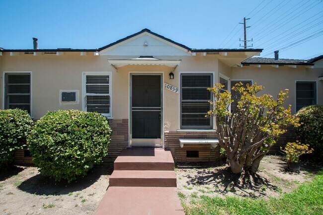 Foto del edificio - 10839 Moorpark St